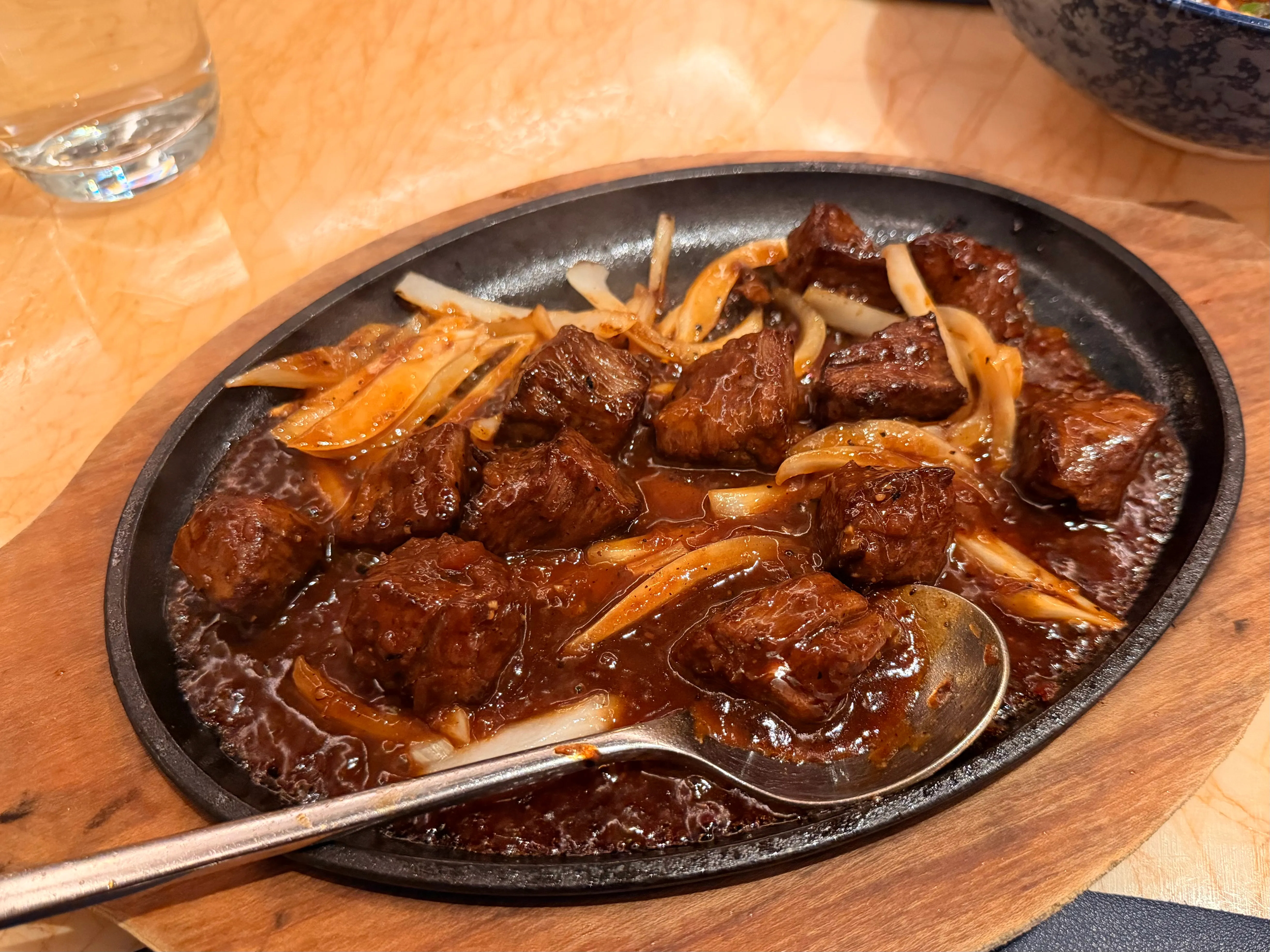 Sizzling Beef Tenderloin with Black Pepper Sauce at Red 8 Wynn